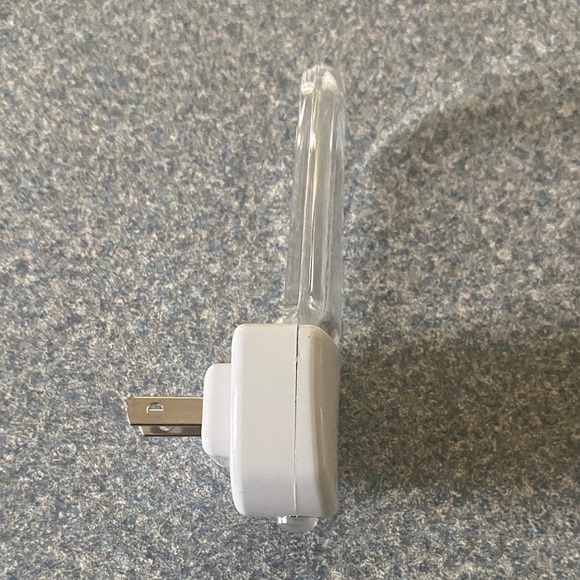 LED Night Light with Sensor - Picture 5 of 9